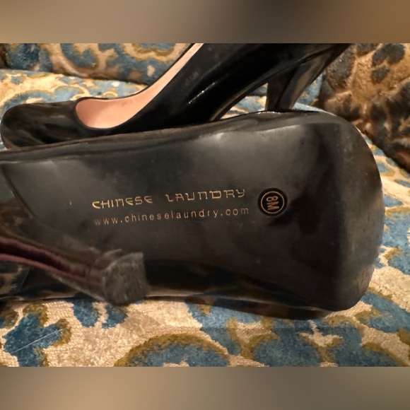 Beautiful patent  leather Chinese laundry, high heels with corset lacing details - Picture 4 of 4